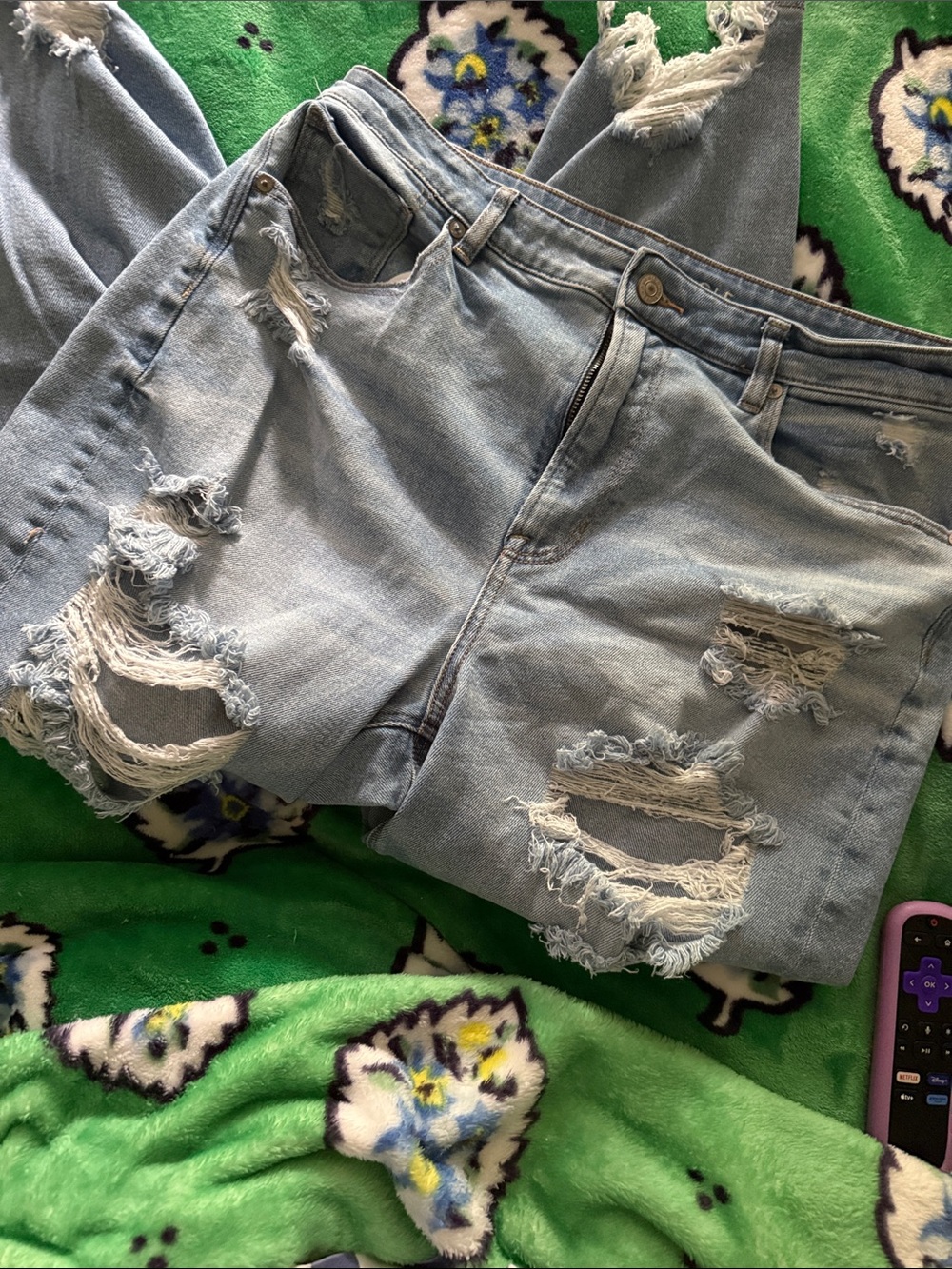 American Eagle Outfitters Light Blue Distressed Boyfriend Jeans
